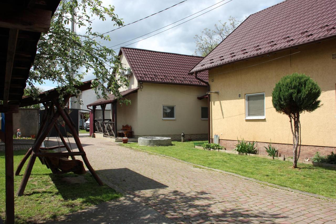 Ріточка Apartment Berehove  Bagian luar foto